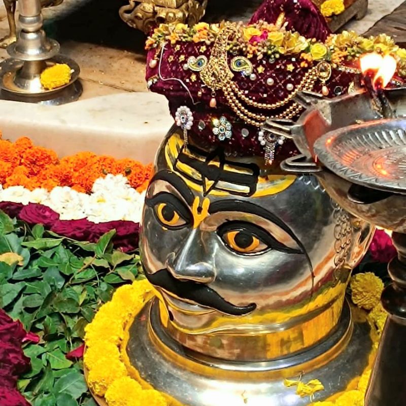 Baba Trimbakeshwar Nath adorned with jewels and fresh flowers